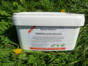 Mineralen kruiden voor paard zand eten